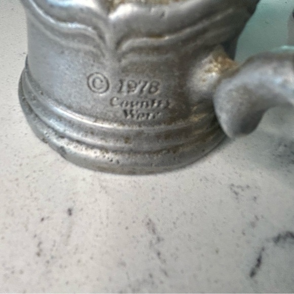 Vtg. Pewter Medieval Tavern Salt & Pepper Shakers “Country Ware 1976” 800 - Picture 9 of 12